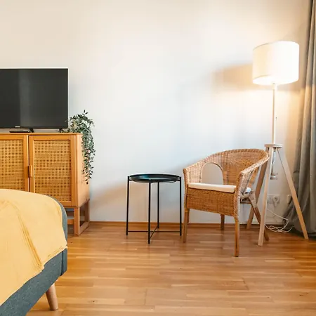 K15 Cozy, Unique & Spacious 3-room With Balcony Or Single By Lipa Karlsruhe