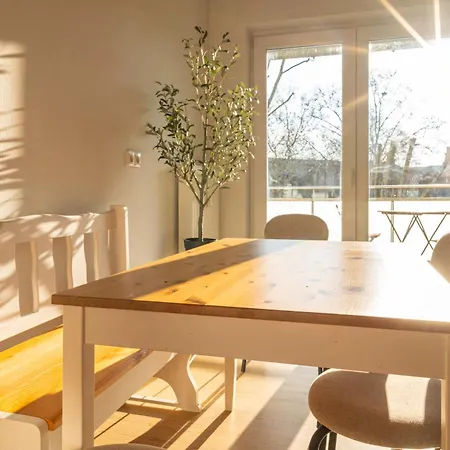 K15 Cozy, Unique & Spacious 3-room With Balcony Or Single By Lipa Apartment